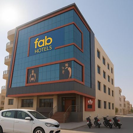 Fabhotel The Golf Inn Noida Exterior photo