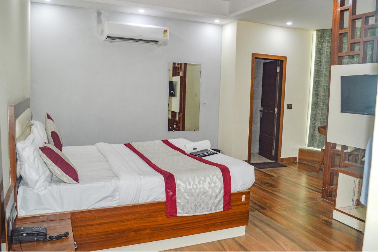 Fabhotel The Golf Inn Noida Exterior photo