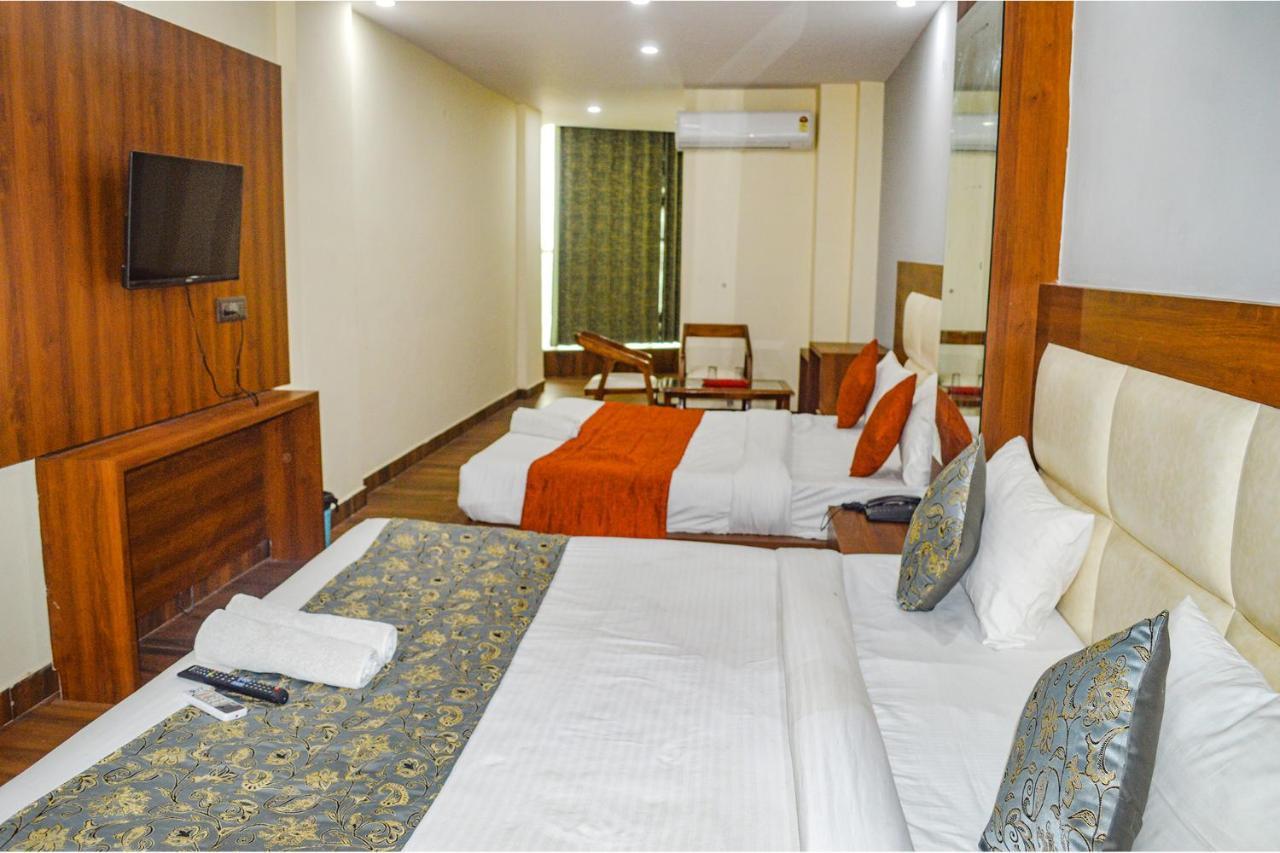 Fabhotel The Golf Inn Noida Exterior photo
