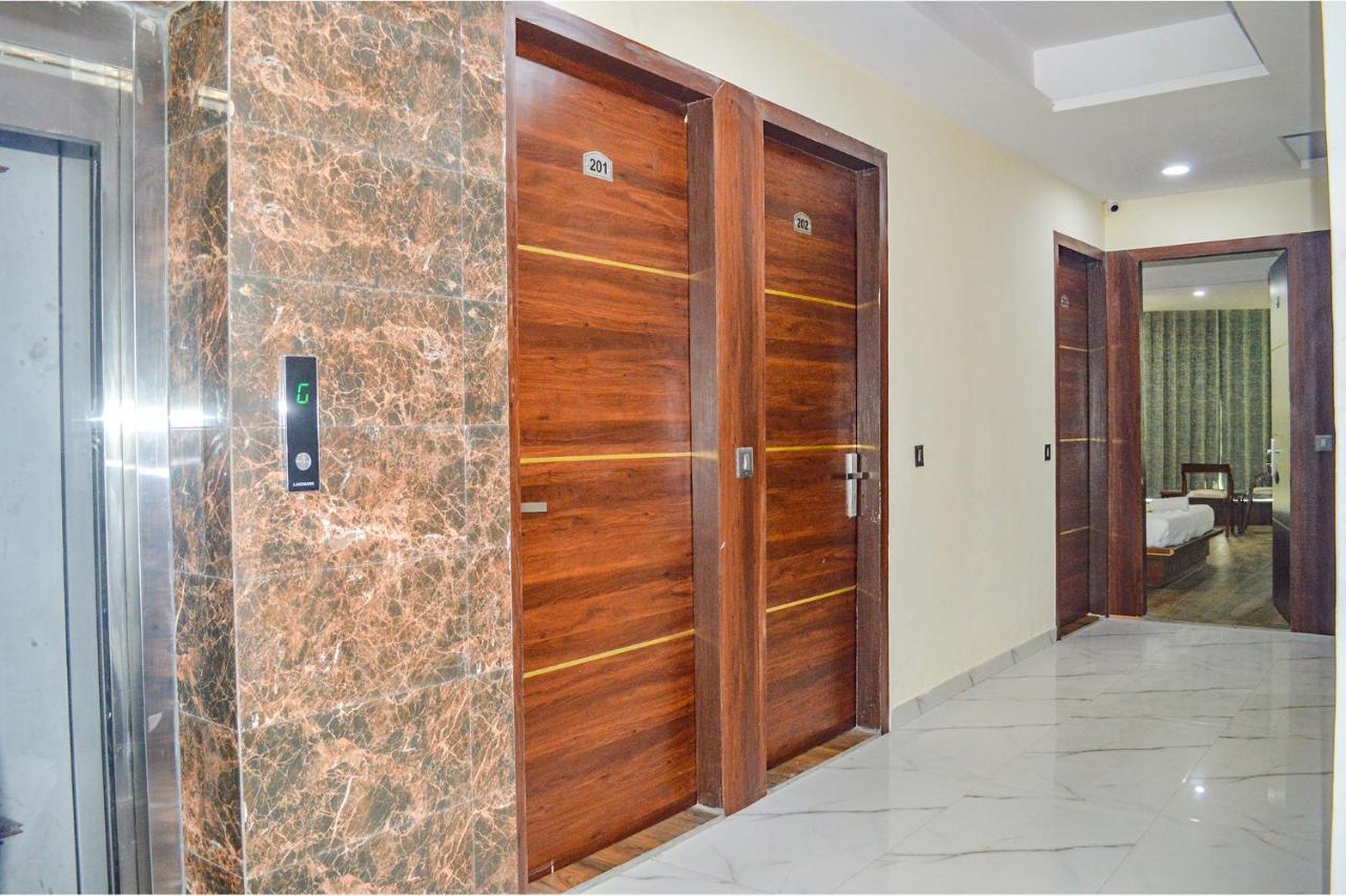 Fabhotel The Golf Inn Noida Exterior photo
