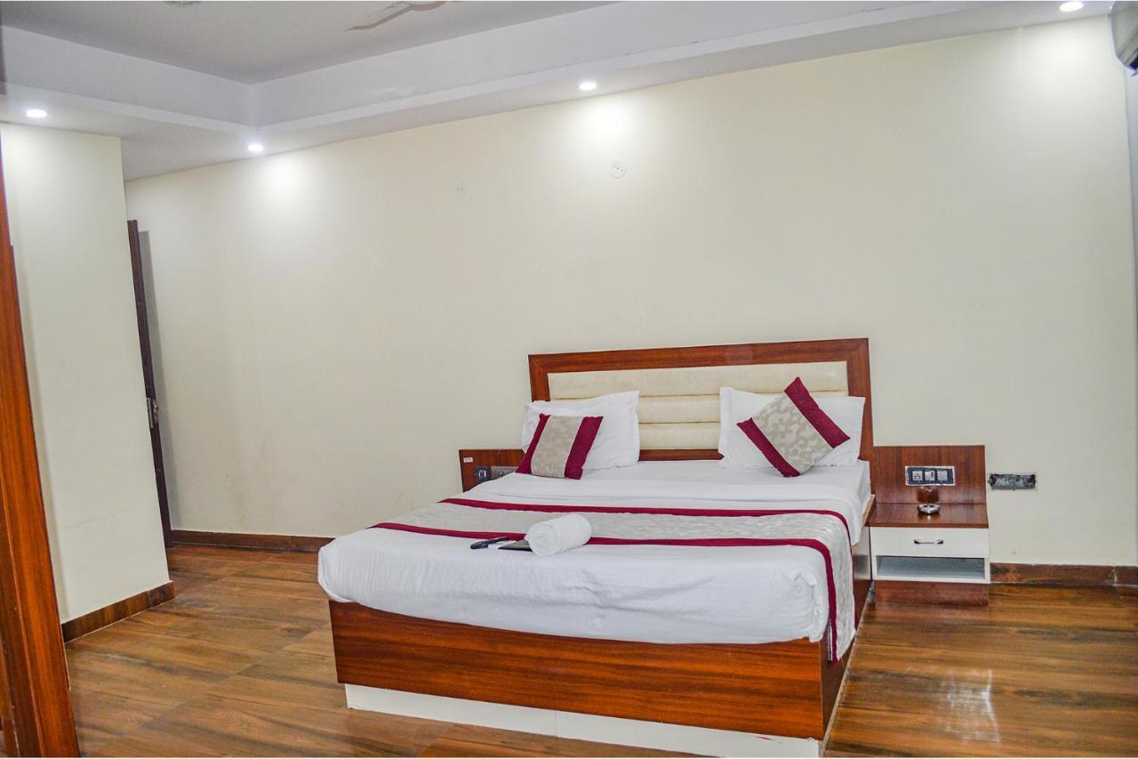 Fabhotel The Golf Inn Noida Exterior photo