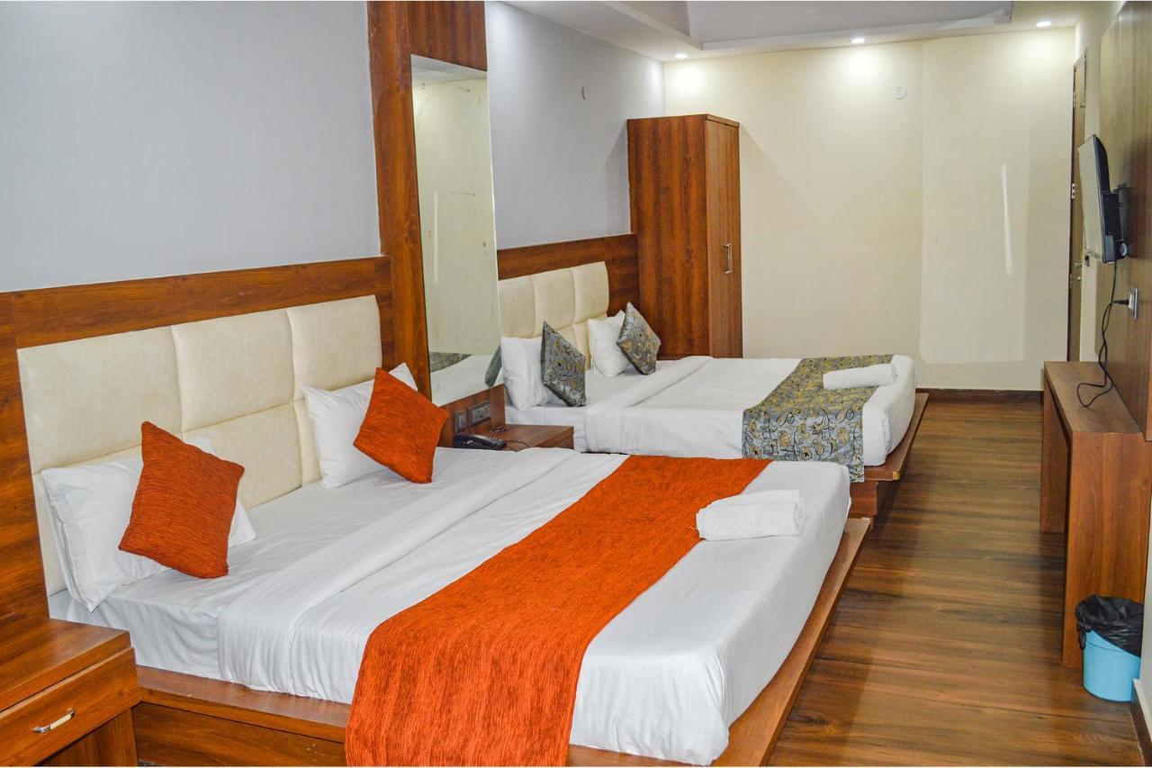 Fabhotel The Golf Inn Noida Exterior photo