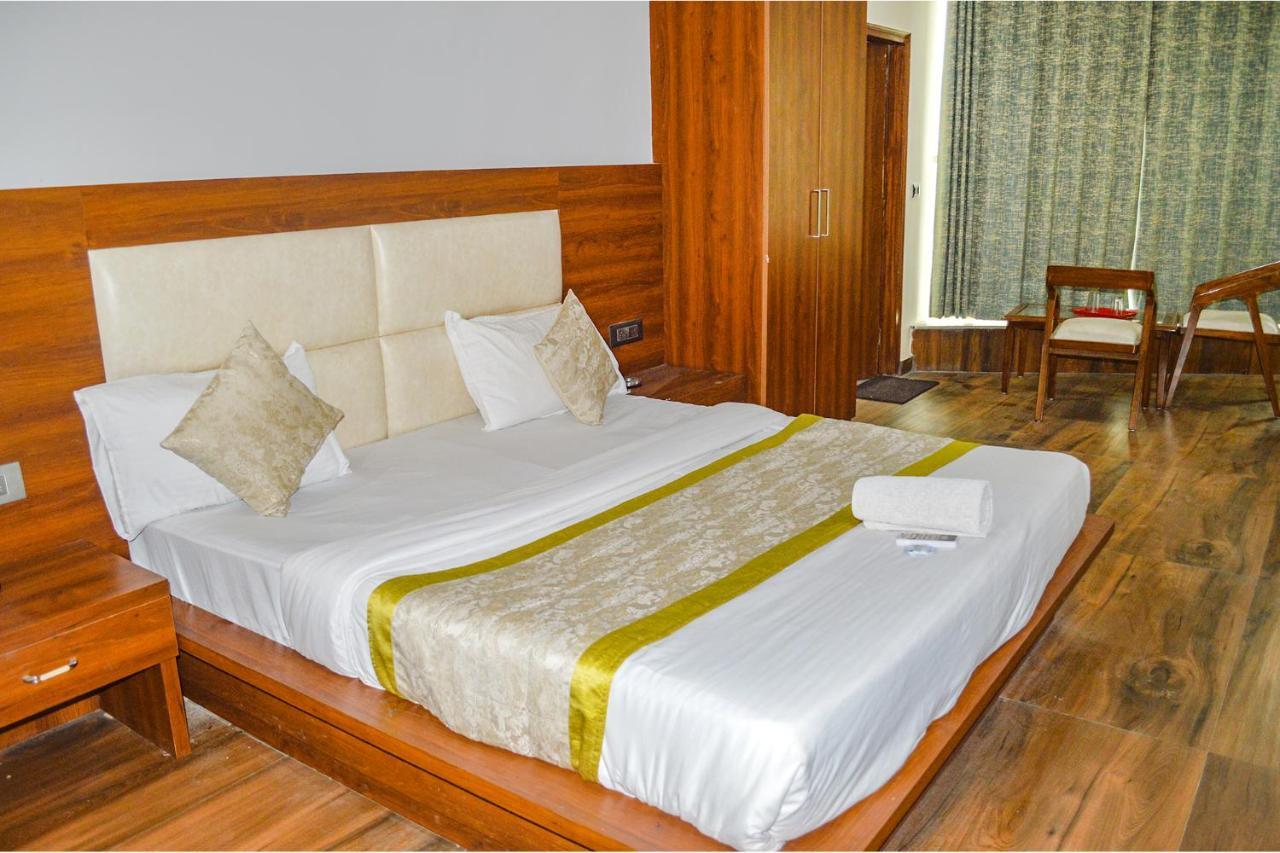 Fabhotel The Golf Inn Noida Exterior photo