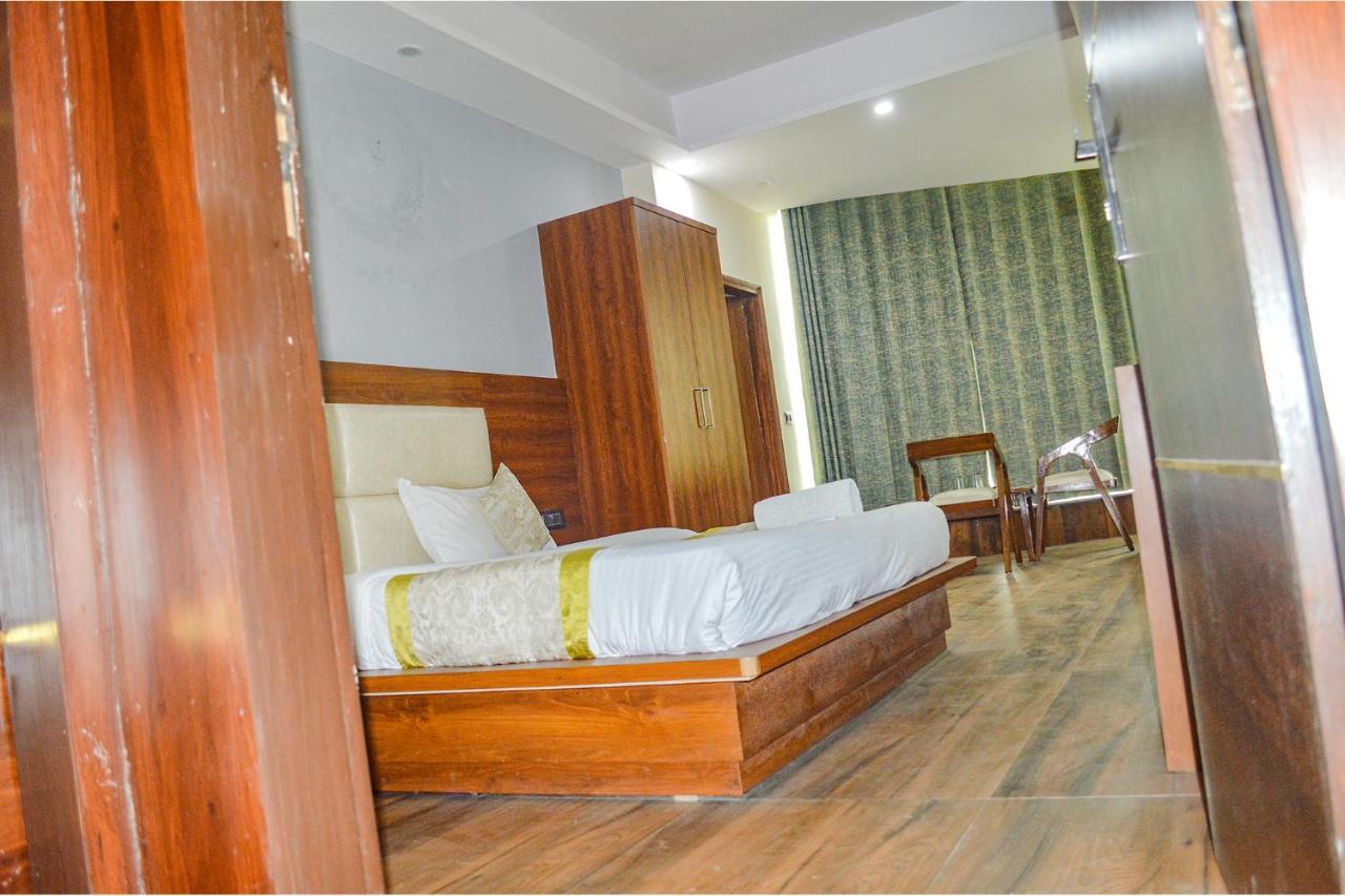 Fabhotel The Golf Inn Noida Exterior photo