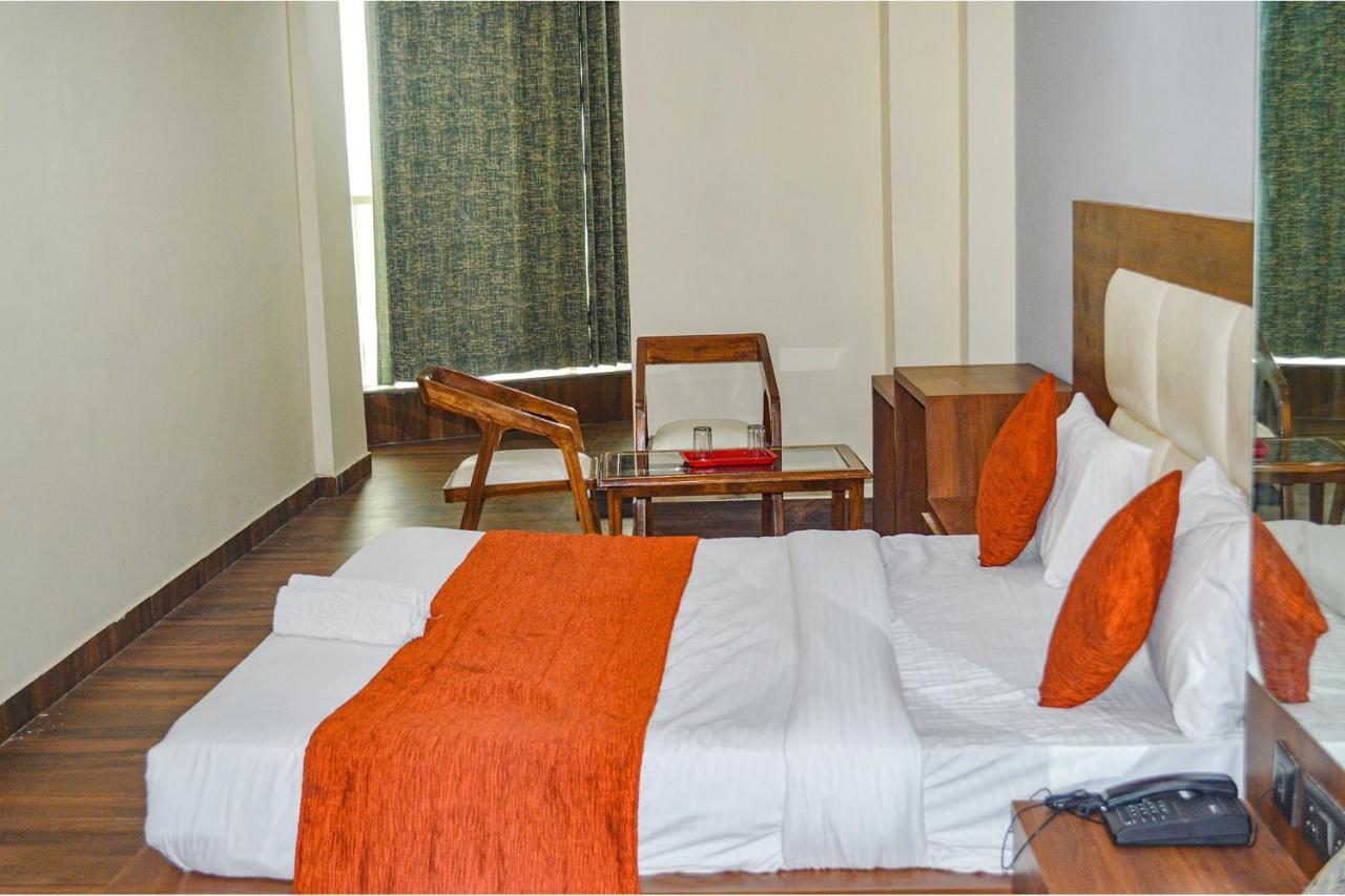 Fabhotel The Golf Inn Noida Exterior photo